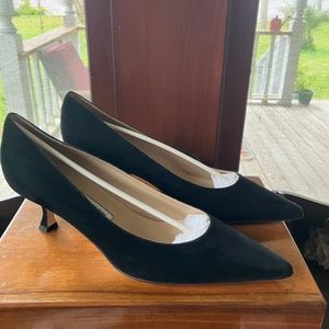 Manolo Blahnik Black Suede Pumps - Low Heel